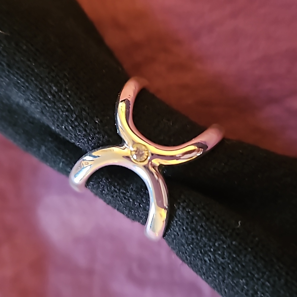 Avon Signature Collection Silvertone Easy Essentials Ring w Faux Diamond size 8